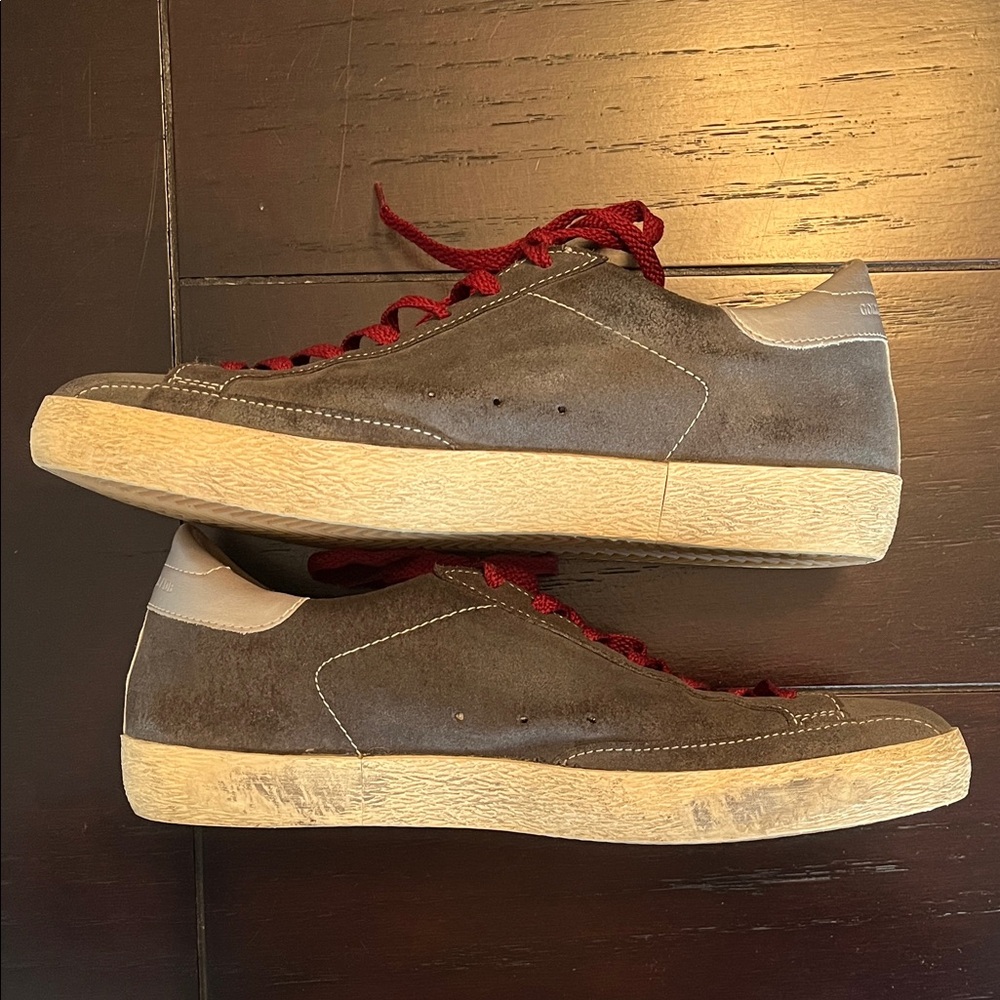 Golden Goose Gray Sneakers with Blue Star and Red Laces - Picture 3 of 6